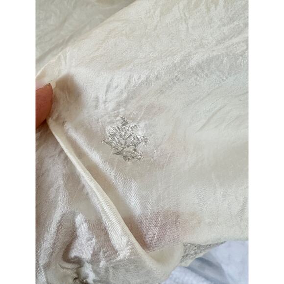 Vintage 60s 100% SILK Ivory rectangular head scarf Gold Thread HAND WOVEN - Picture 10 of 10